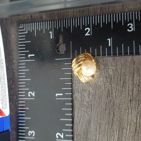 E1002 Elegant Gold Tone and Pearl Stud Bird Nest Earrings - Picture 4 of 4